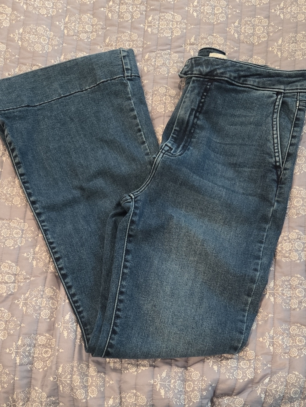 High-Rise Wide Leg Jeans in Medium Blue